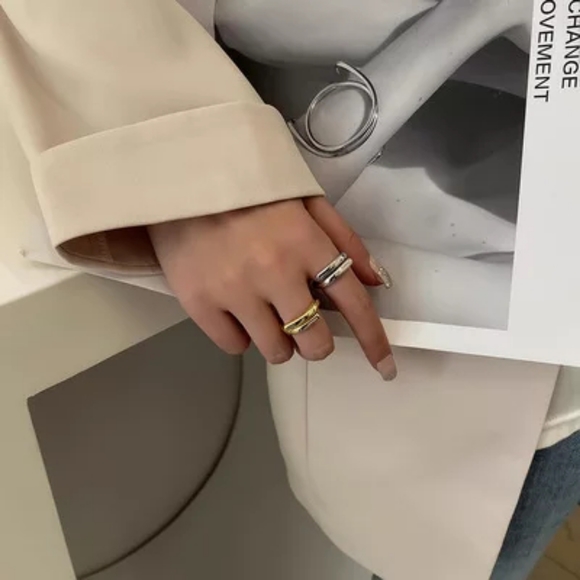 *NEW Glossy 18k White Gold Plated Adjustable Ring - Picture 8 of 16